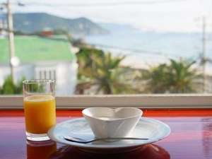 朝日を浴びながらのご朝食