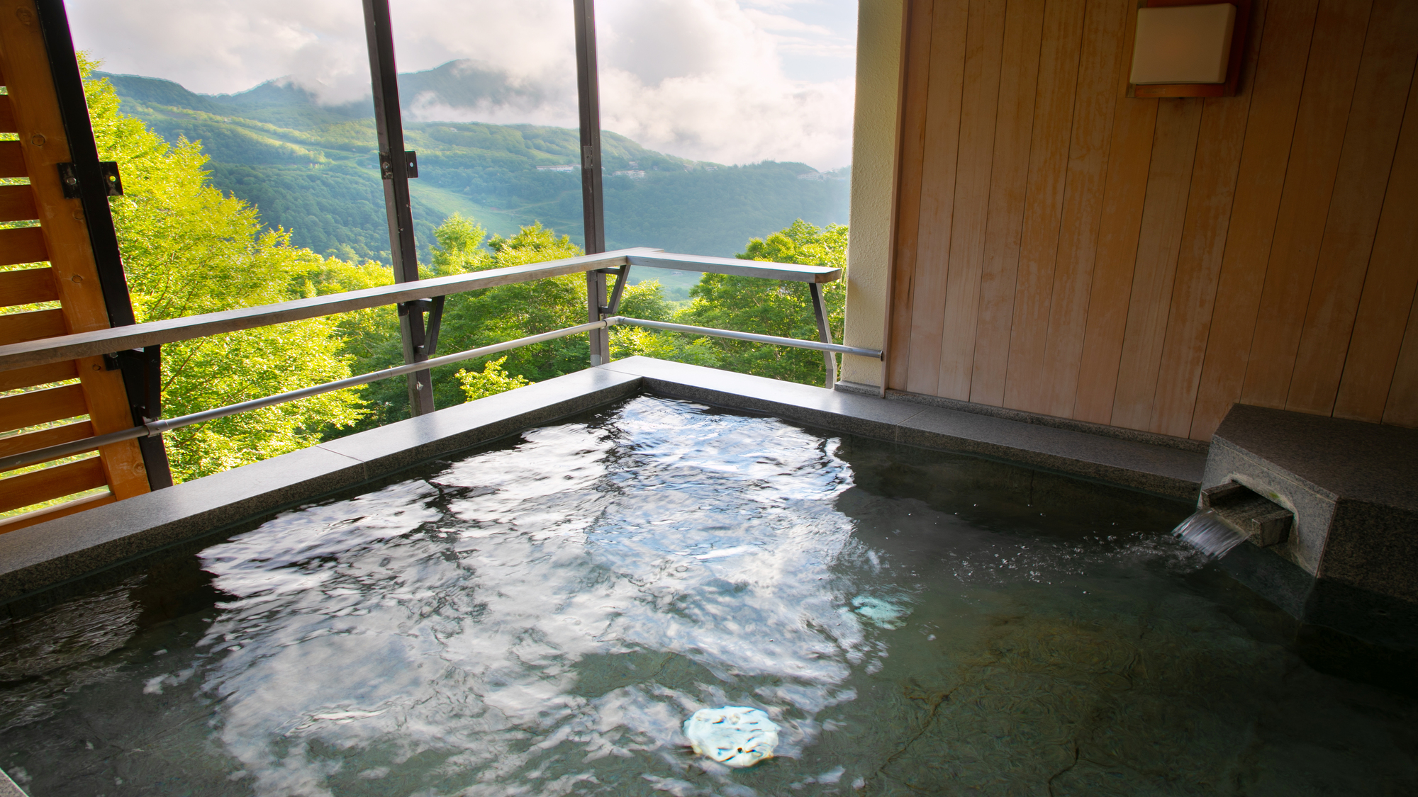 志賀高原最古の温泉、発哺温泉