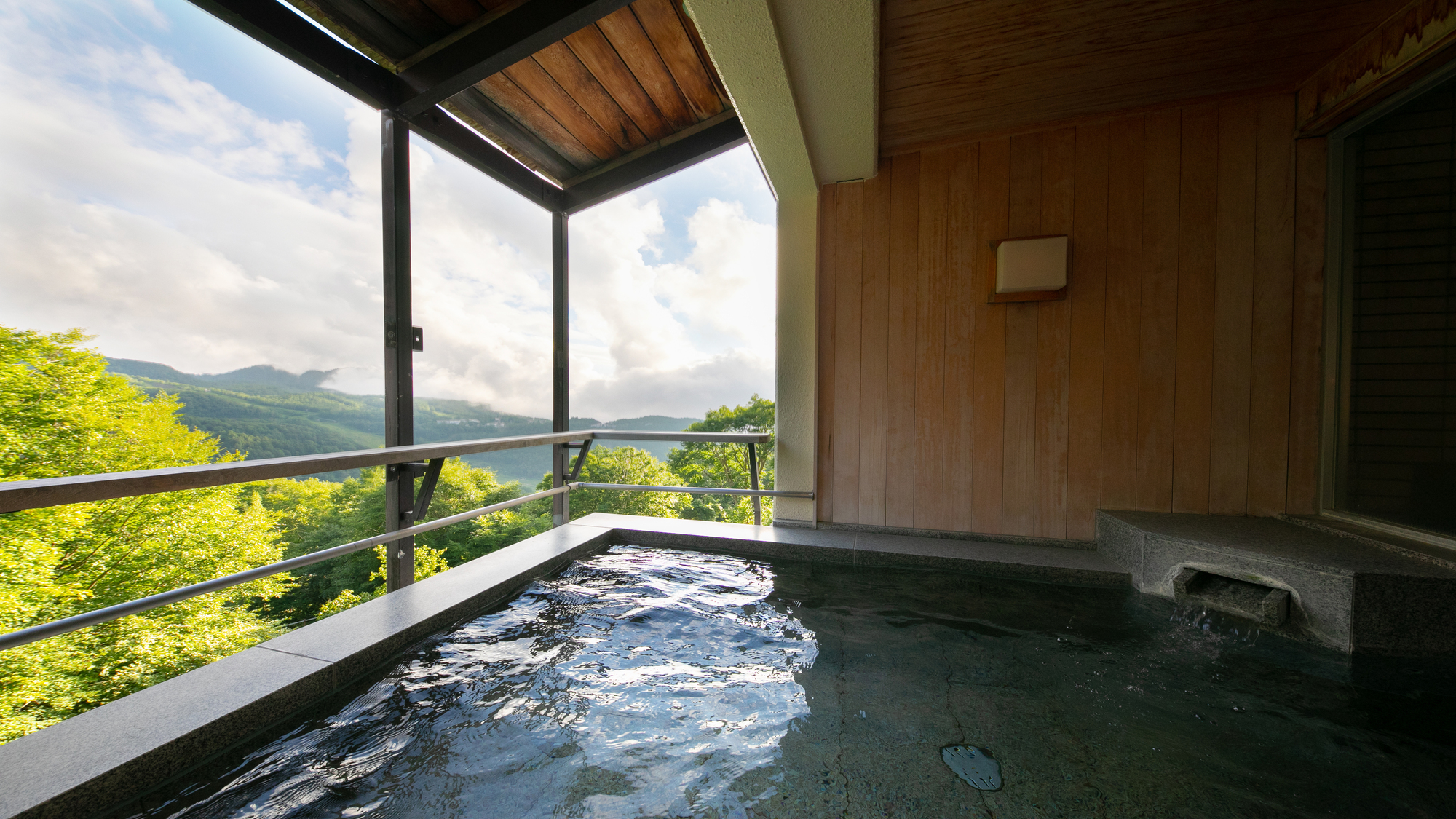 志賀高原最古の温泉、発哺温泉