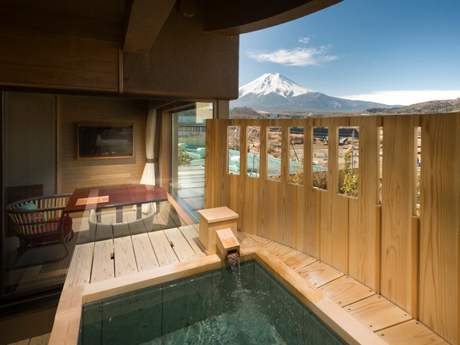明見Bタイプ／富士山と対座する温泉露天風呂（写真は542号室）