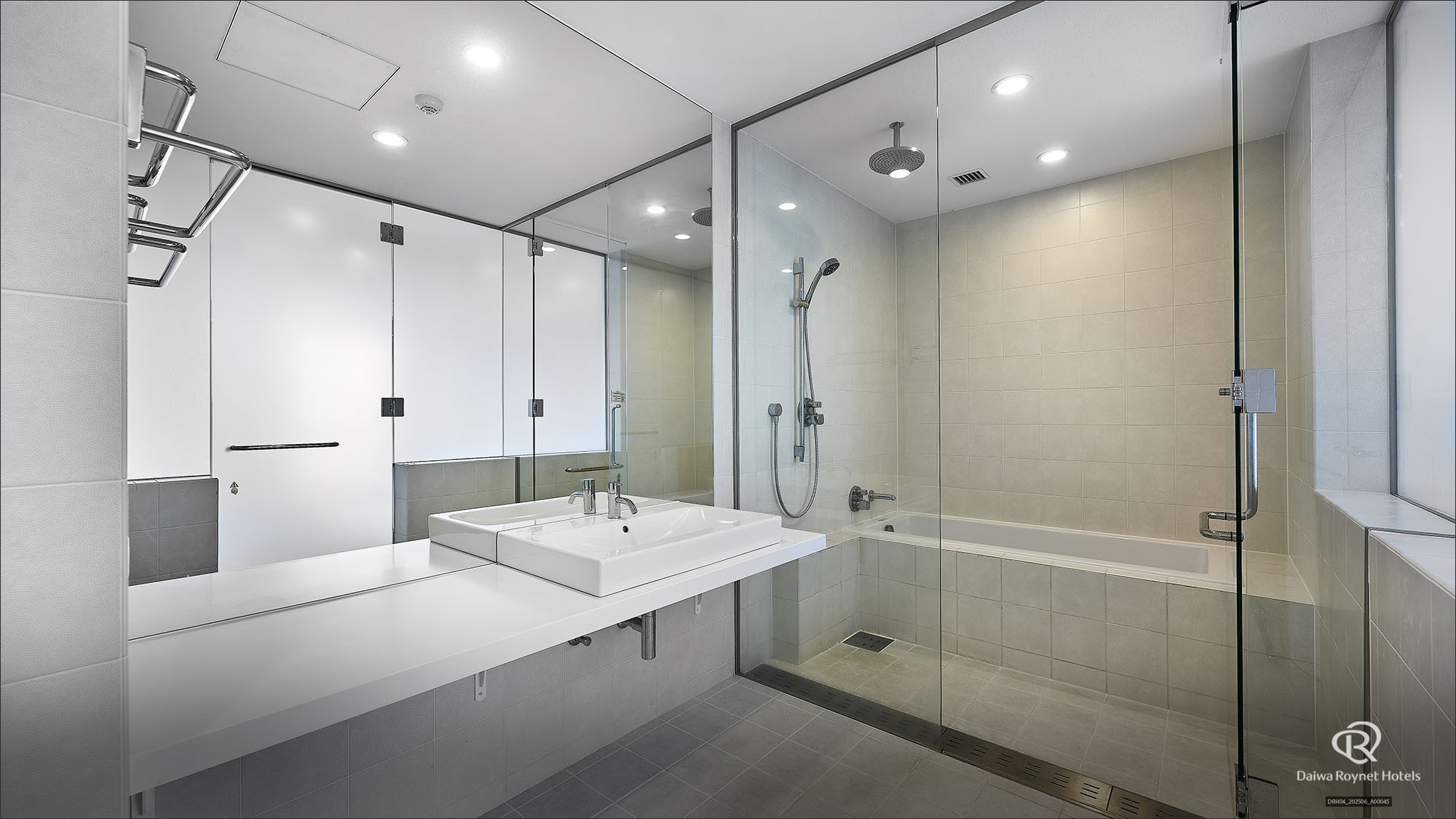 スイートルーム②（バスルーム）