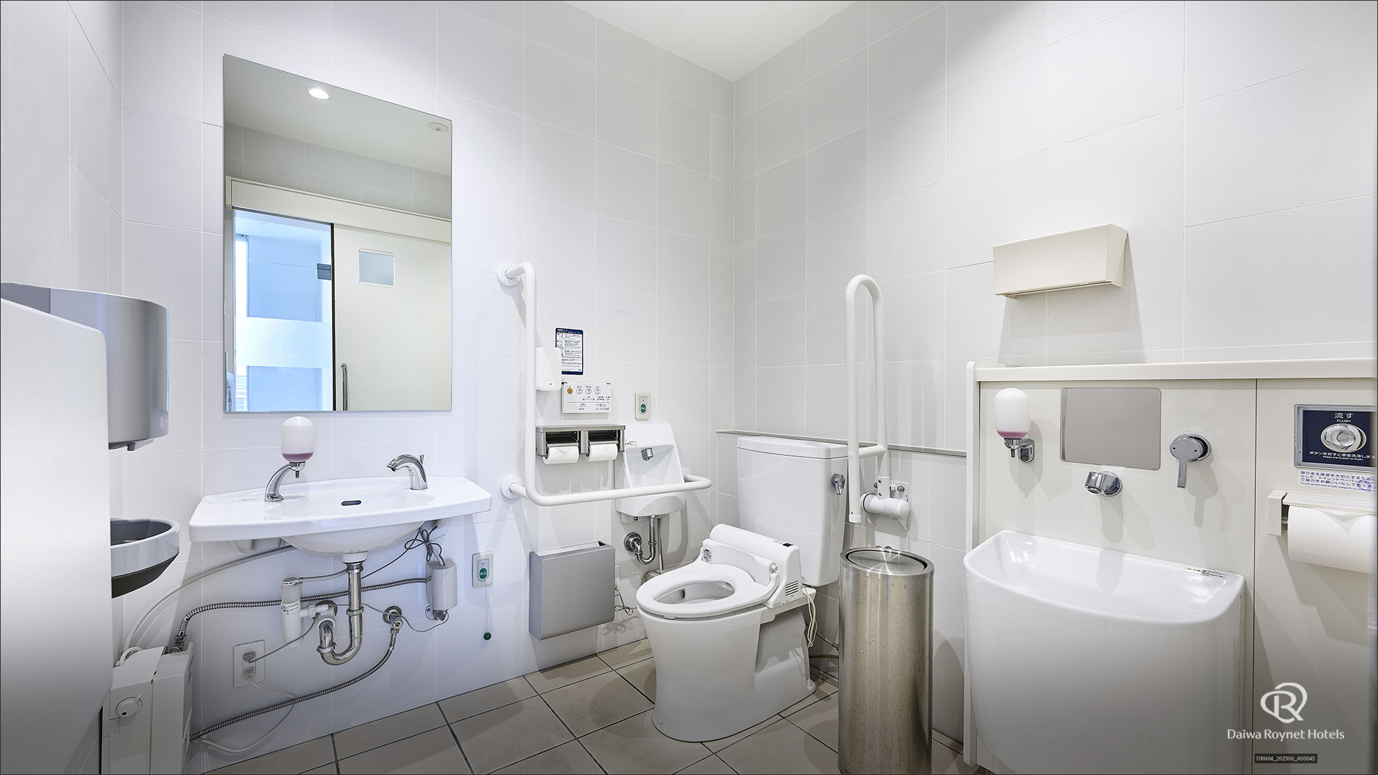 ２F多目的トイレ