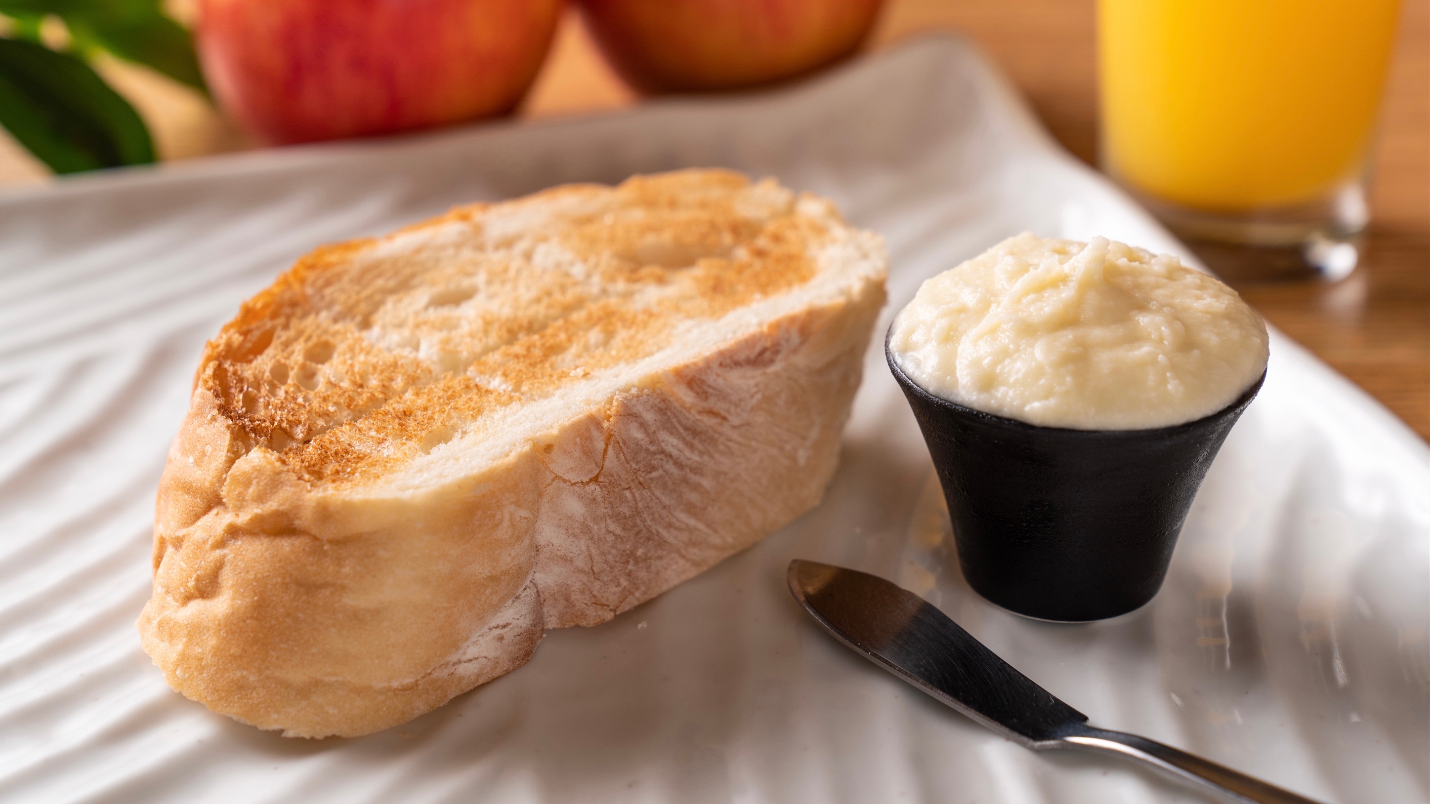 ソフトフランスパン＆自家製アップルバター