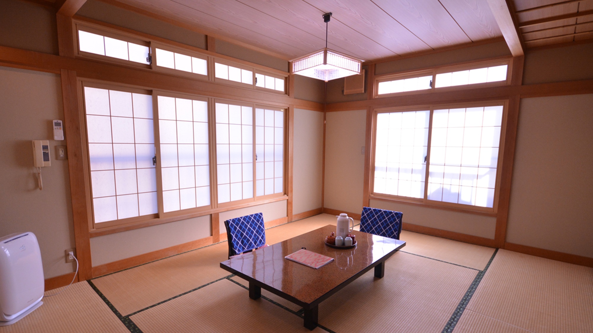 *【お部屋一例】豪華さはございませんが、広々の和室でお寛ぎください
