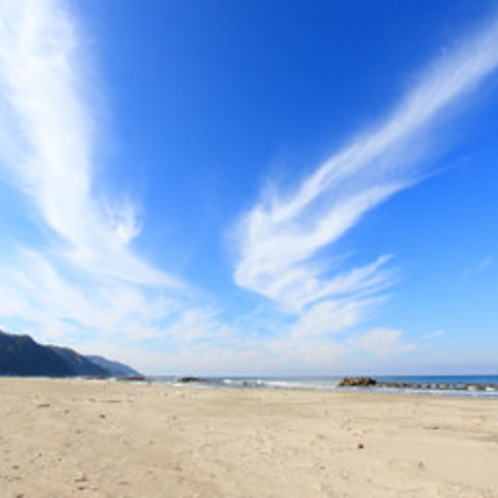 *【湯野浜海水浴場】広い砂浜☆夏はたくさんのレジャー客で賑わいます。