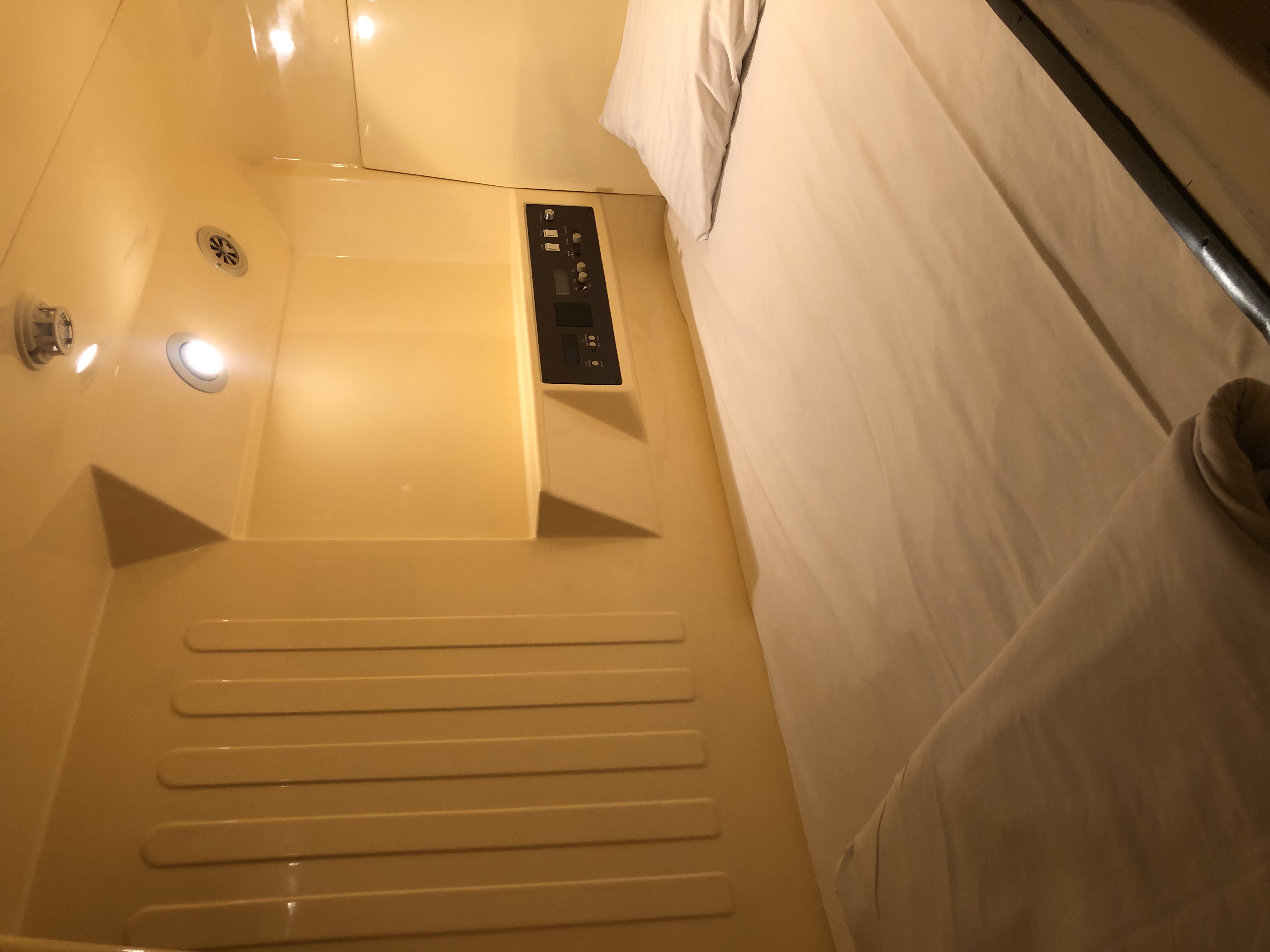 カプセルルーム