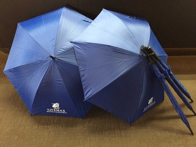 突然の雨でも安心♪雨の日には貸出用の傘をご用意しています！