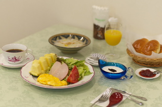 朝食も温かくボリュームたっぷり