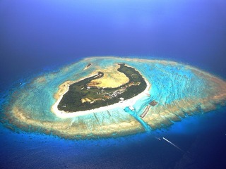 クロワッサンアイランドの愛称の水納島