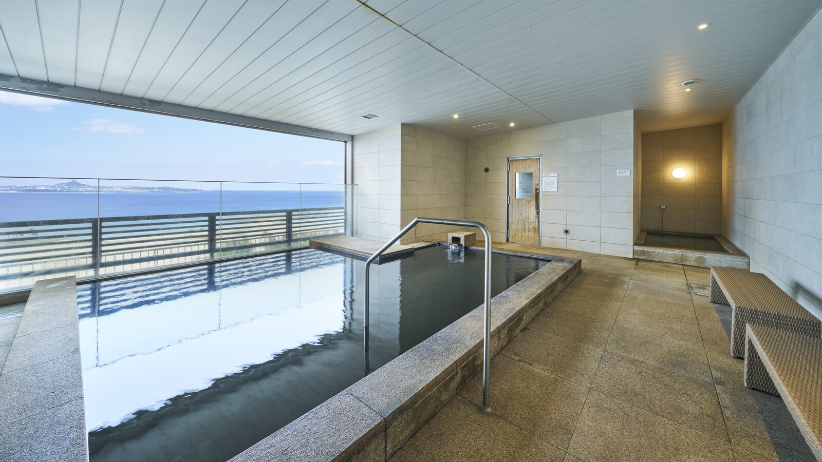 【ジュラ紀温泉　美ら海の湯・温泉】