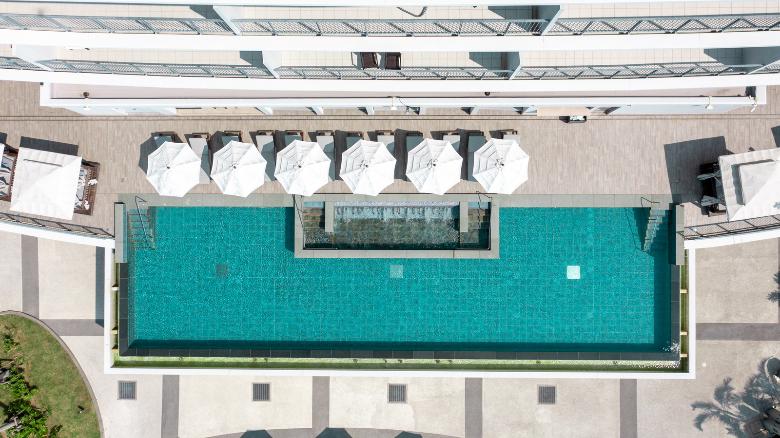 【景観・インフィニティプール】