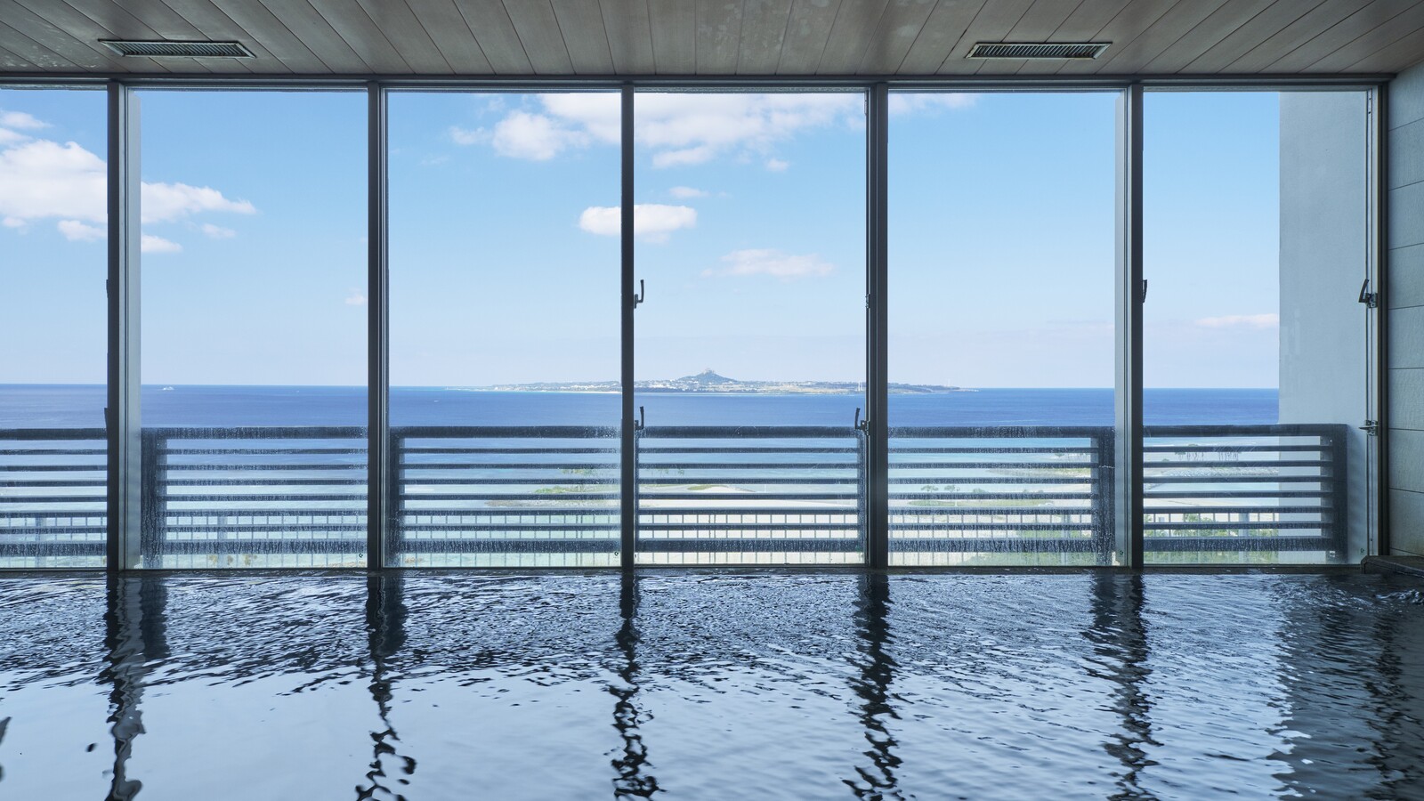 【ジュラ紀温泉　美ら海の湯・温泉】