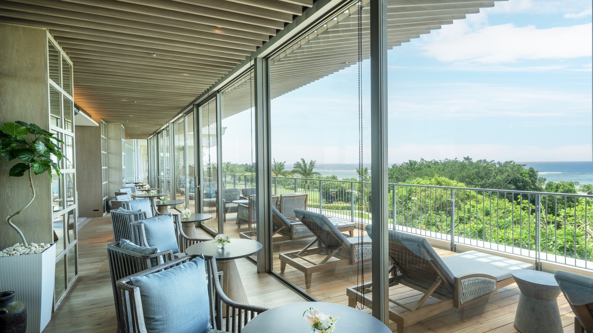 【クラブラウンジ】