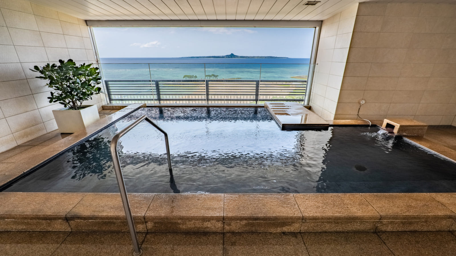 【ジュラ紀温泉　美ら海の湯・温泉】