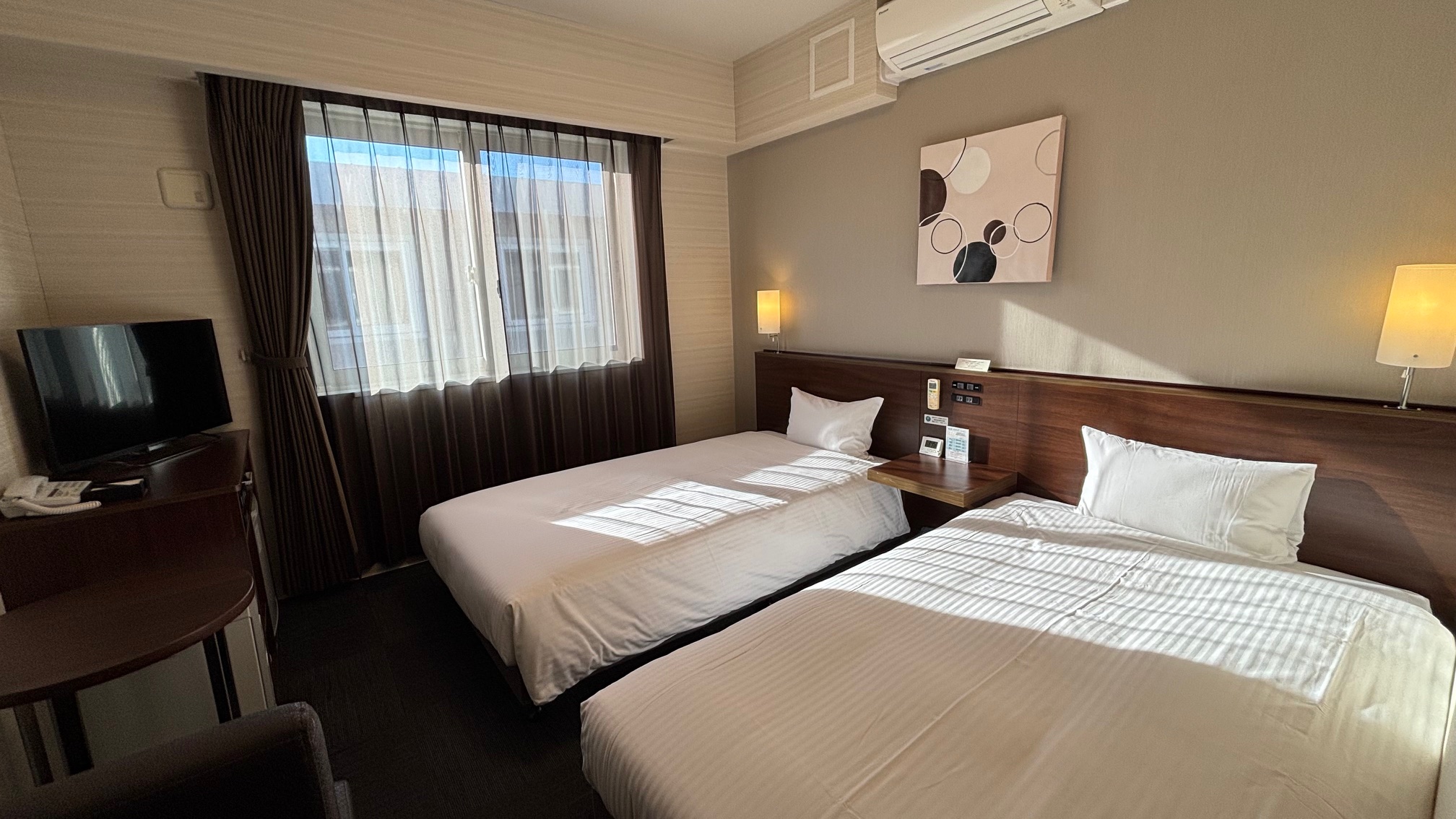 ツインルームには全室ユニットバスがございます。