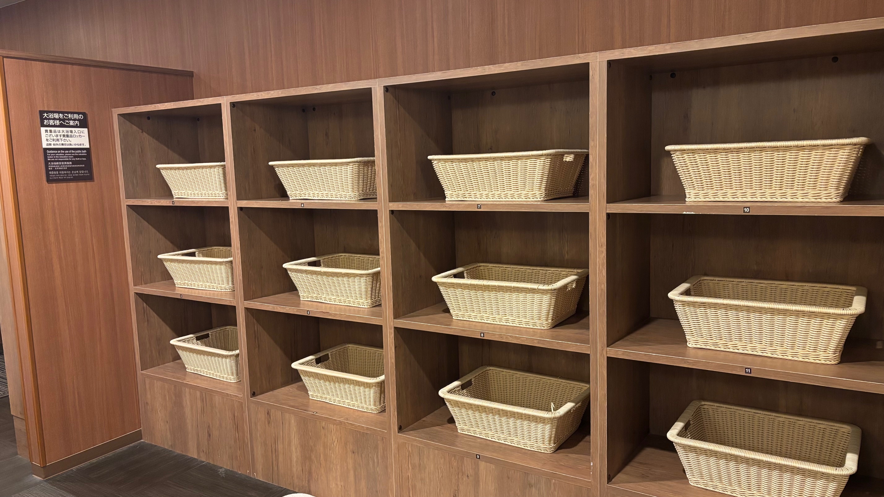 女性大浴場　脱衣所