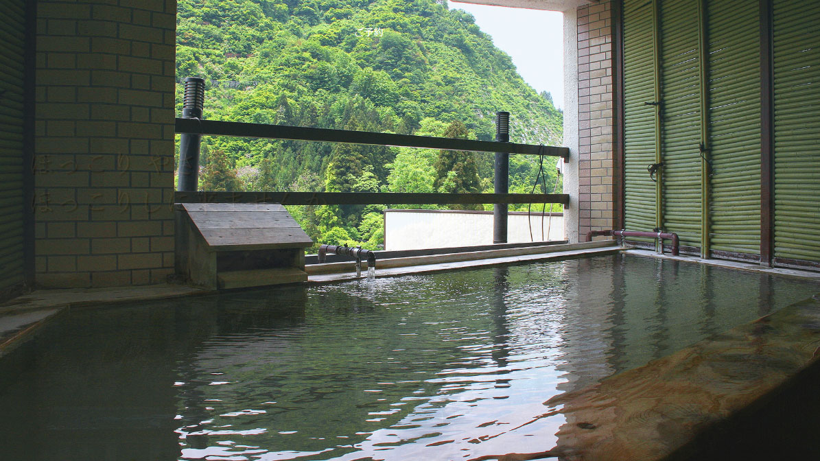 *【温泉】露天風呂からは、駒ケ岳を望むことができます。