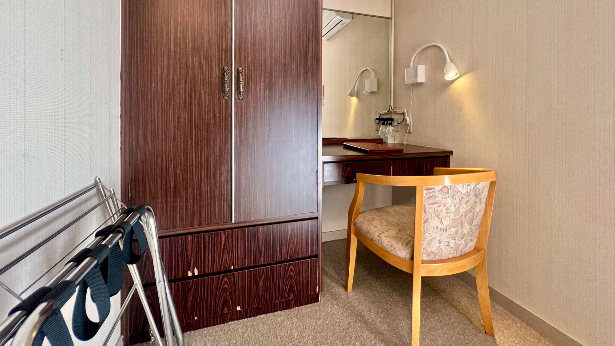 【本館】洋室ツイン（絨毯タイプ）化粧台