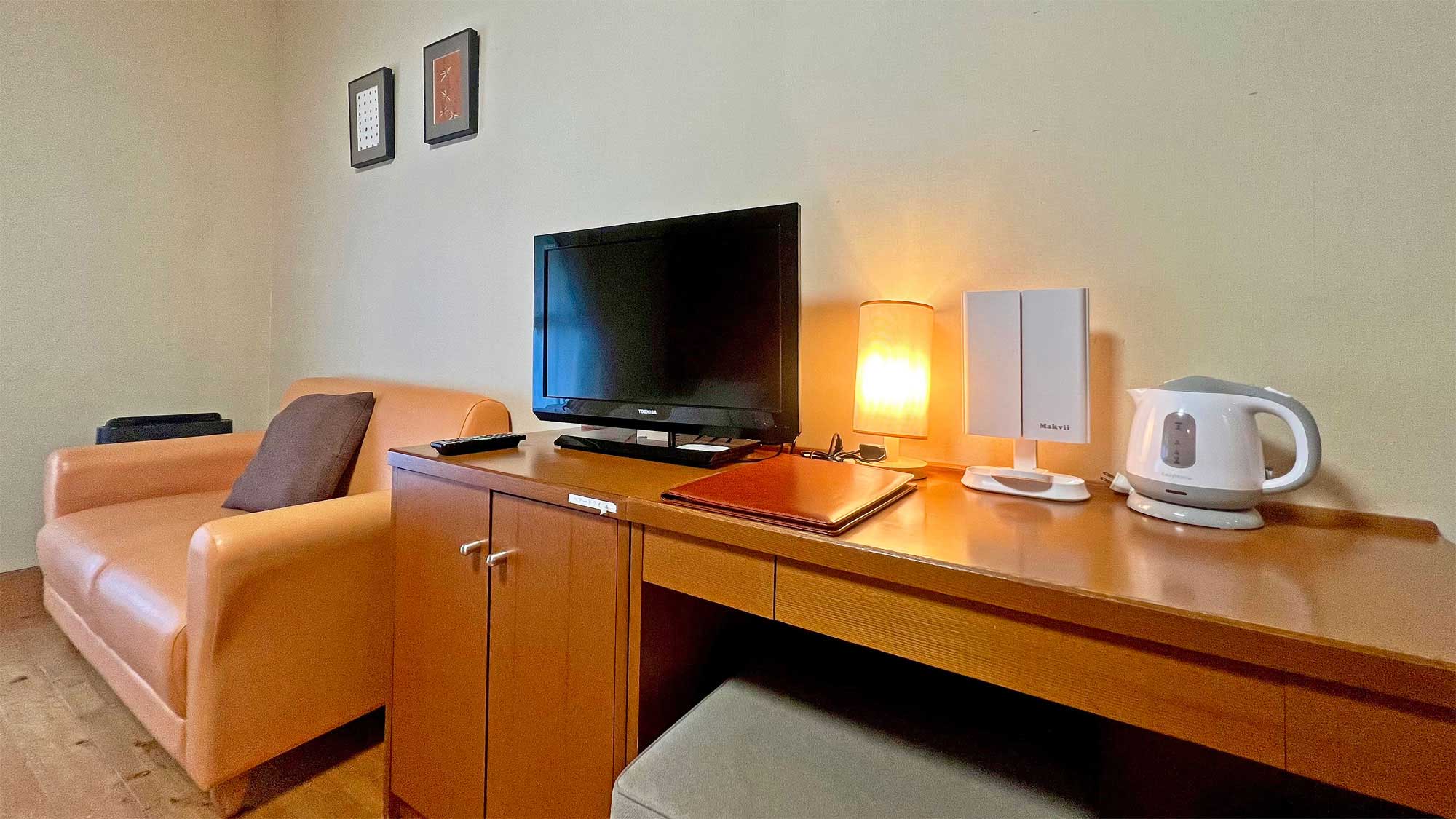 【洋室ツイン＋エクストラベッド（3名）】TV・デスク・電気ポット