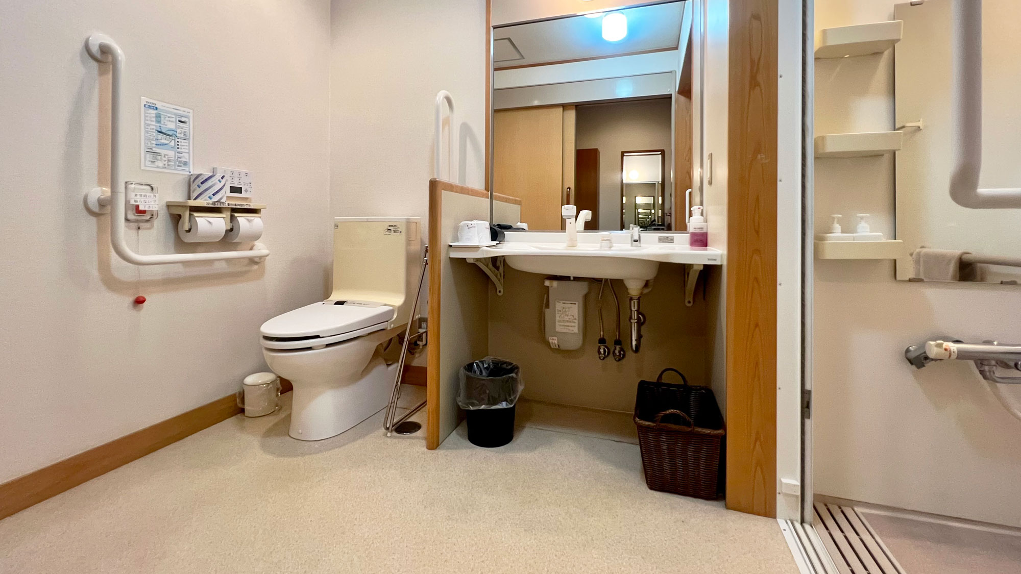 【禁煙】別館洋室ツイン（バリアフリー）洗面化粧台　・トイレ・シャワールーム