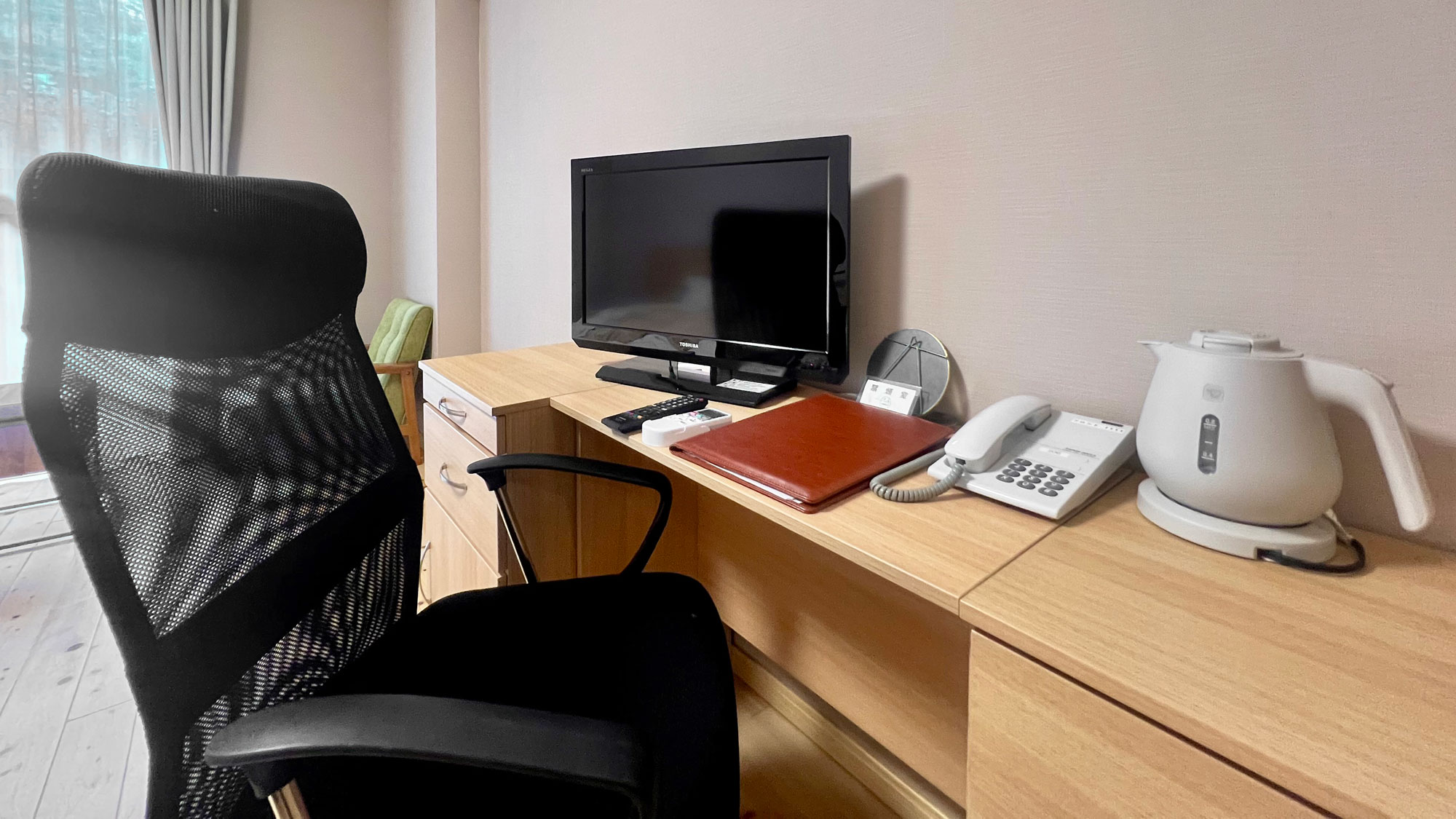 【新館】洋室ツイン　デスクコーナー・TV・電気ポット