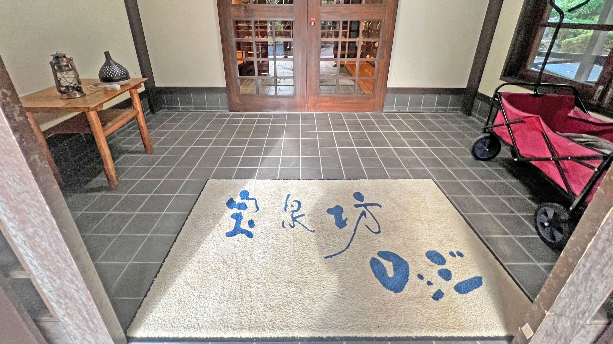 宝泉坊ロッジ正面入口