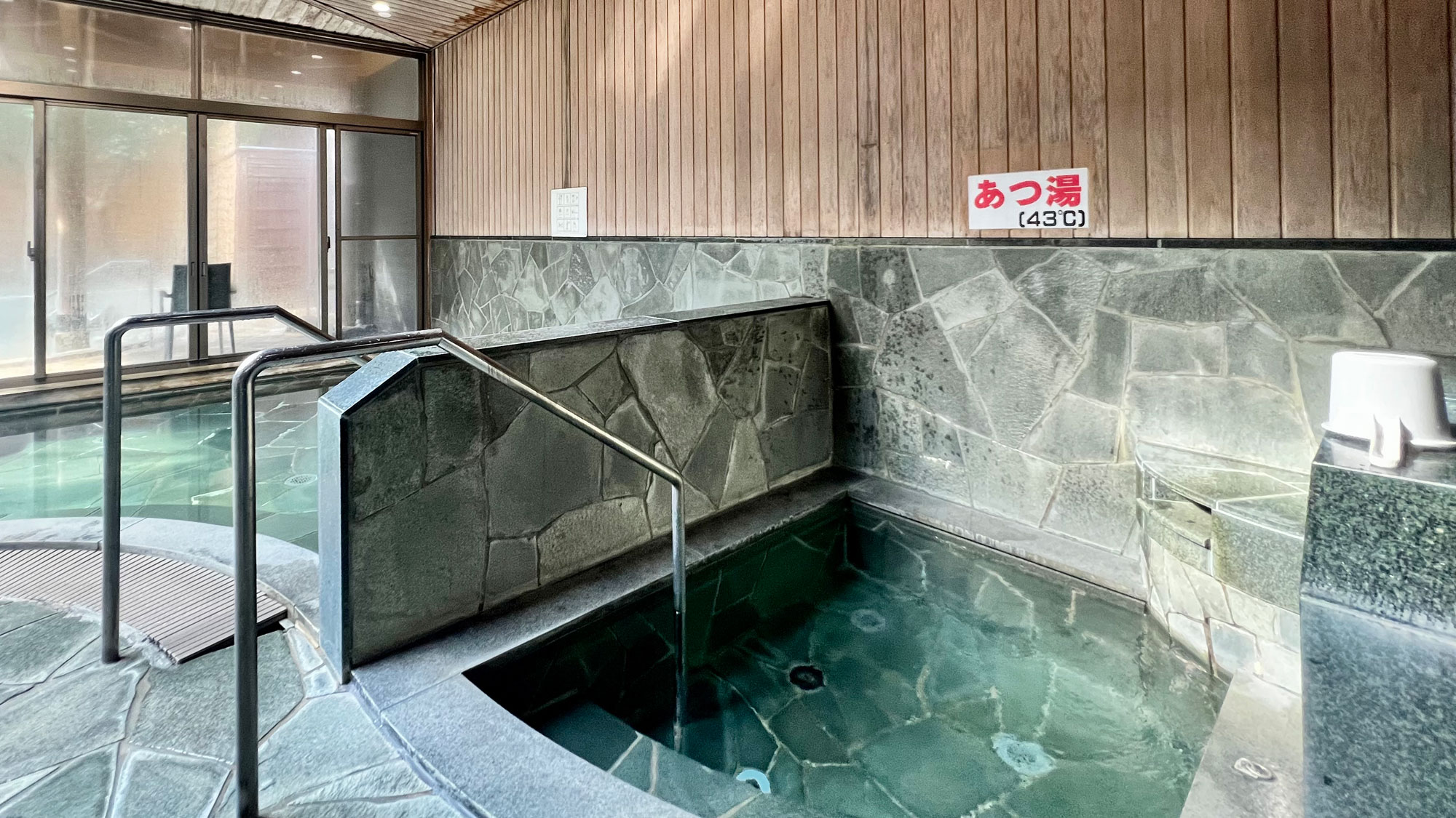 宝泉坊クアテルメ　温泉（女性）あつ湯