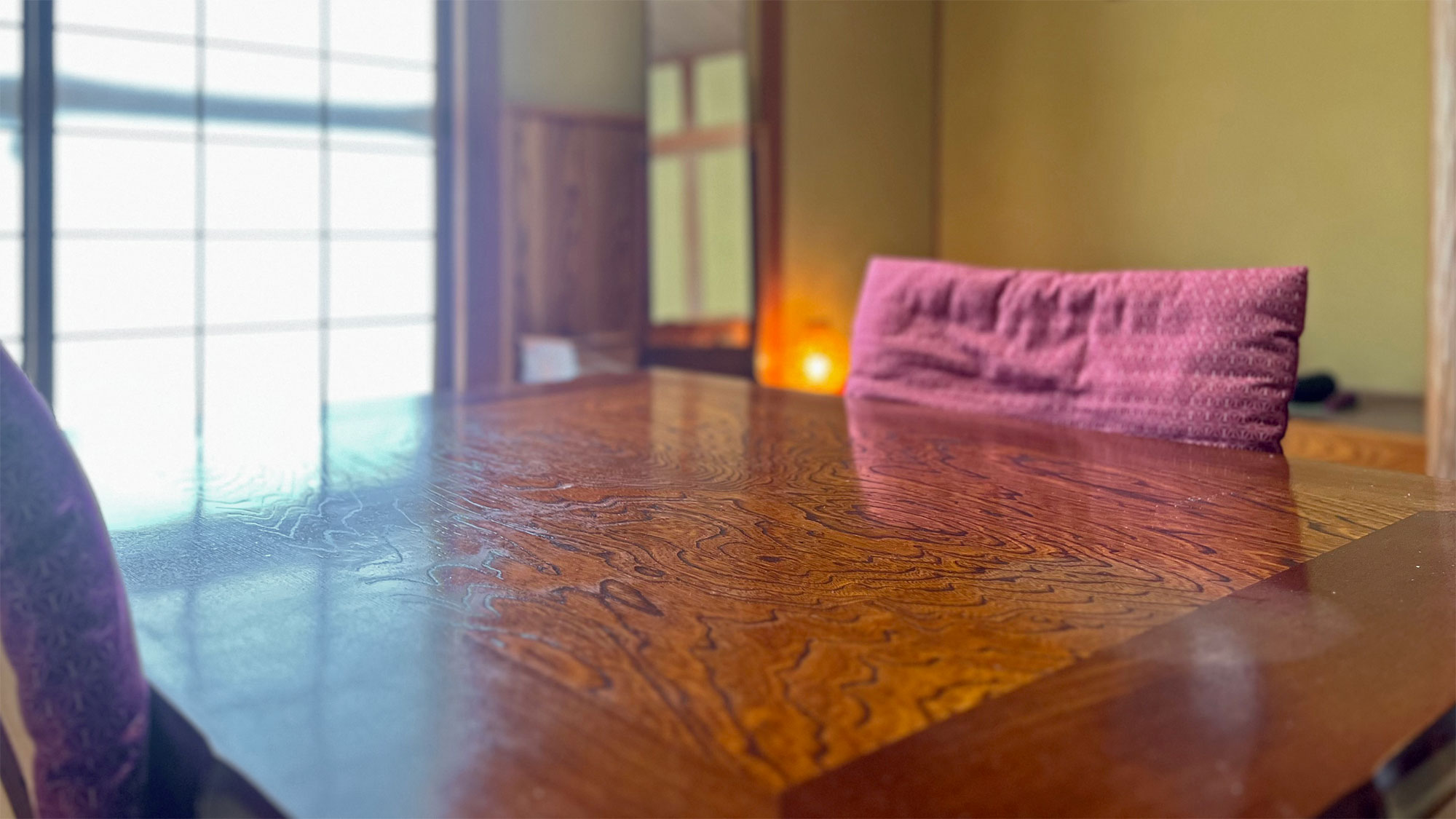 【本館】和室　8畳　テーブル・座椅子