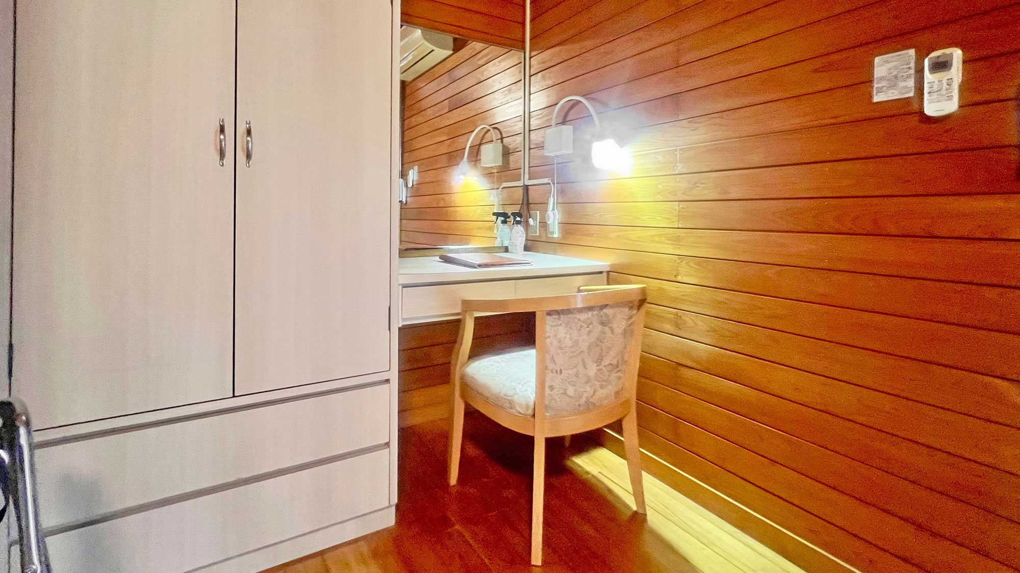 【本館】洋室ツイン（フロアタイプ）化粧台