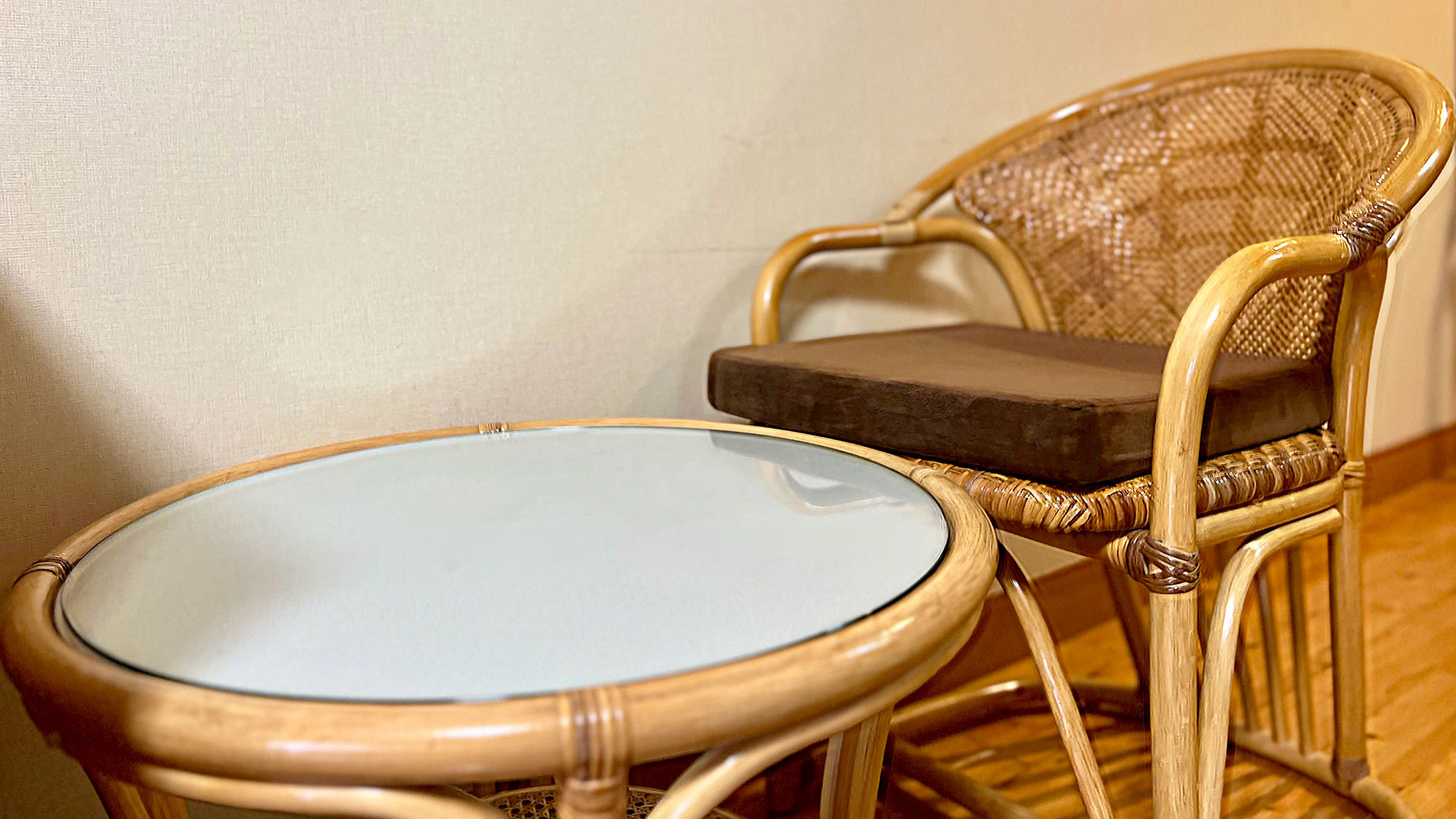 【洋室ツイン＋エクストラベッド（3名）】テーブルセット