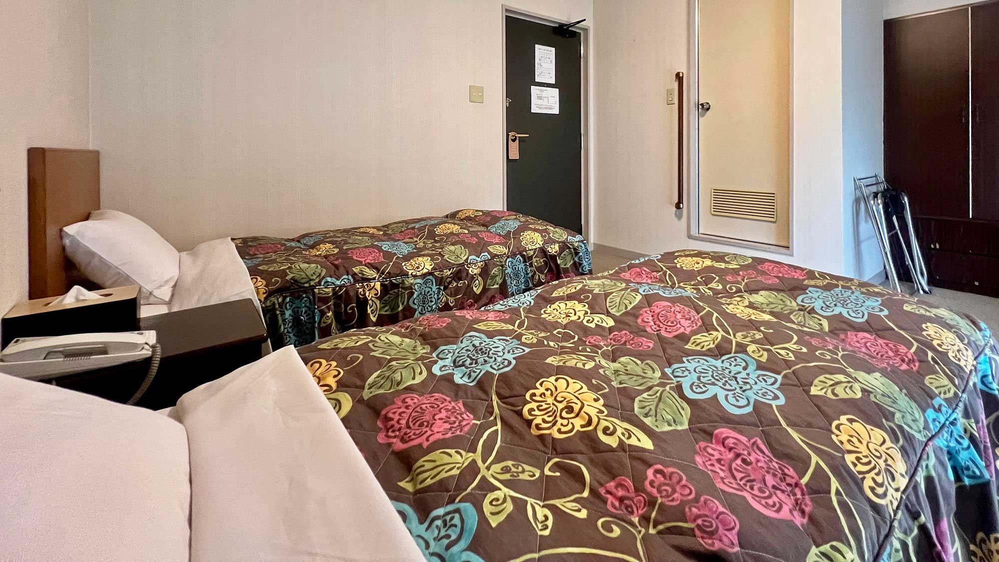 【本館】洋室ツイン（絨毯タイプ）