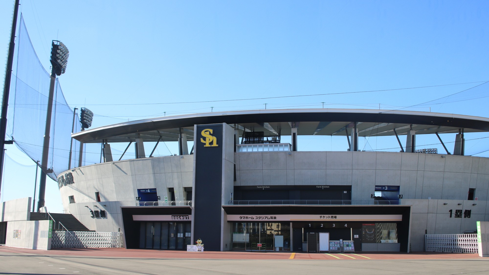 【HAWKS　ベースボールパーク筑後】　ホテルから車で約15分