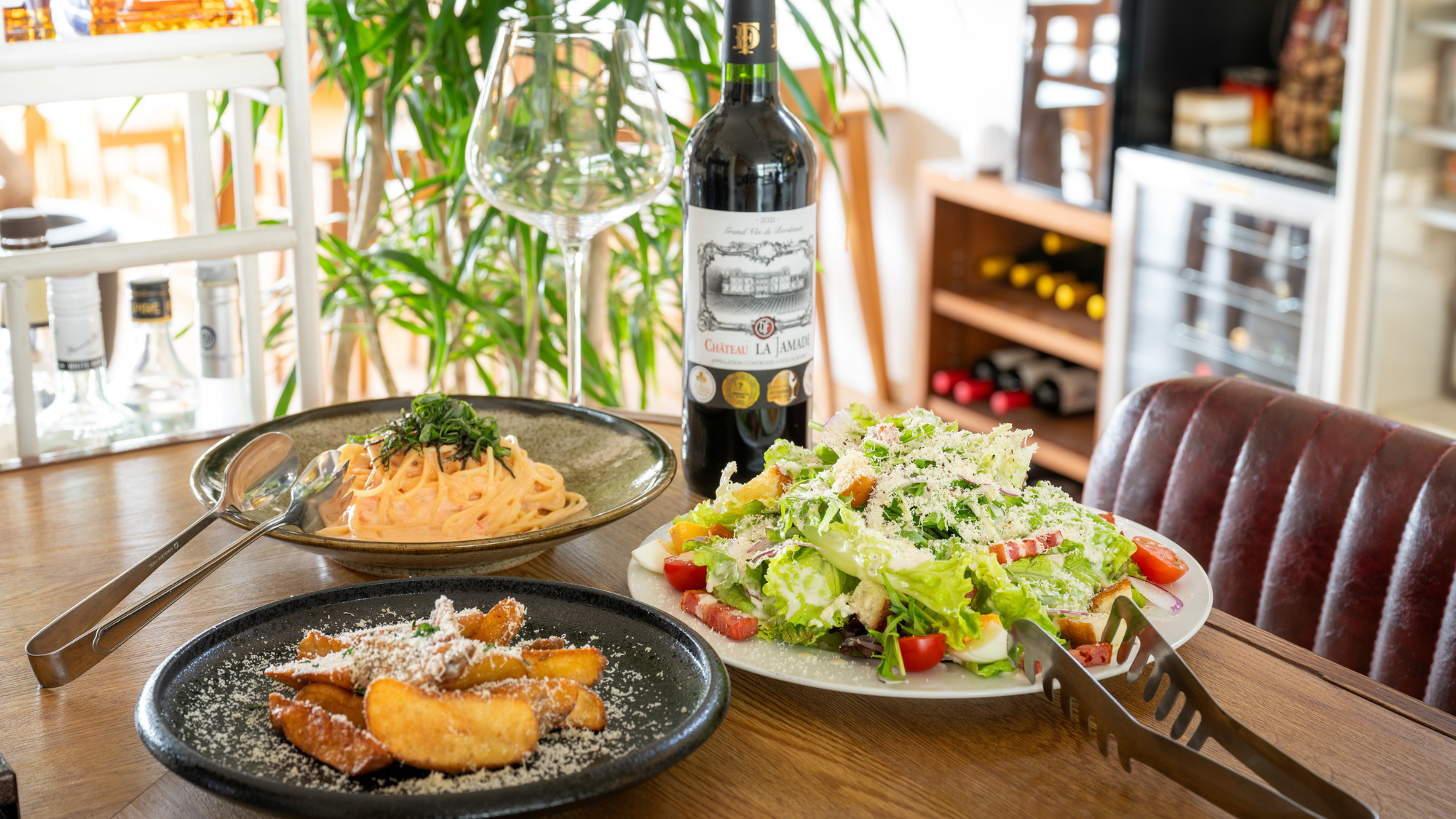 1F提携レストラン　お肉と地魚のお店「CORK」