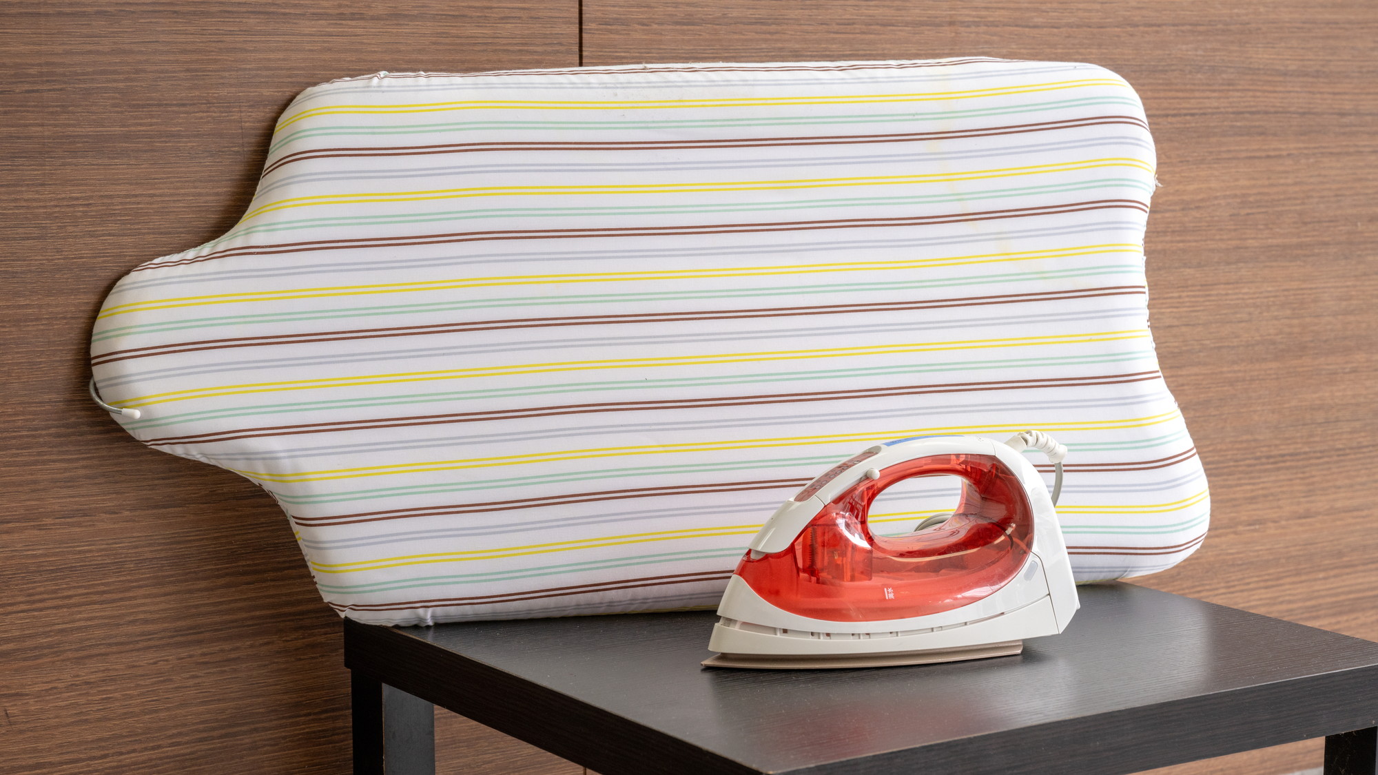 貸出備品：アイロン　1Fフロントにてお声がけください。