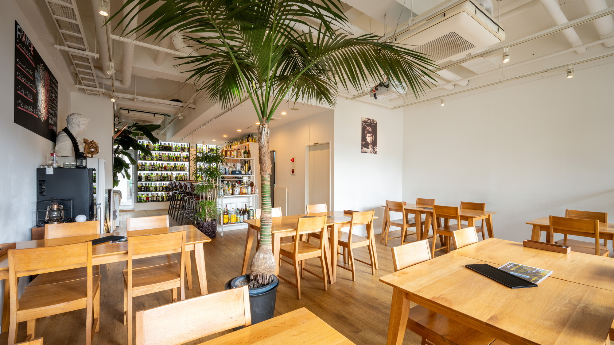 1F提携レストラン　お肉と地魚のお店「CORK」