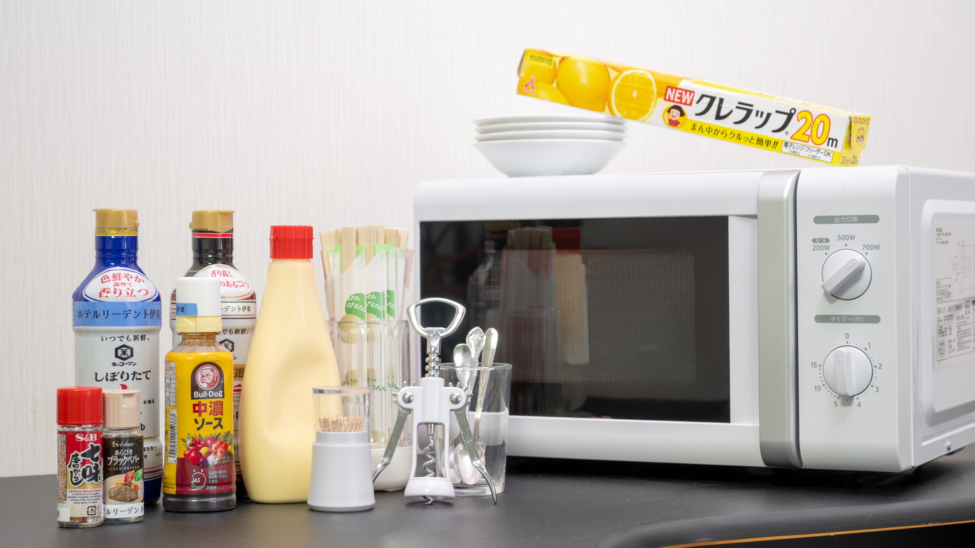 電子レンジコーナー  各階エレベーター前（お皿・割り箸・コップ・ラップ等もご用意ございます）