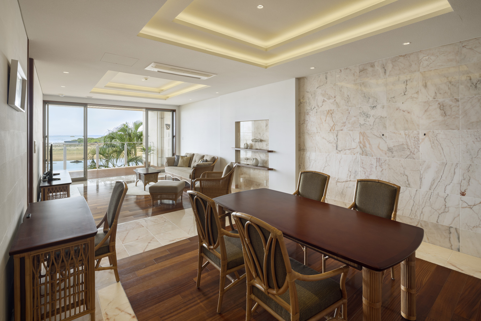 オーシャンガーデンスイート 2F /2LDK（テラス付）