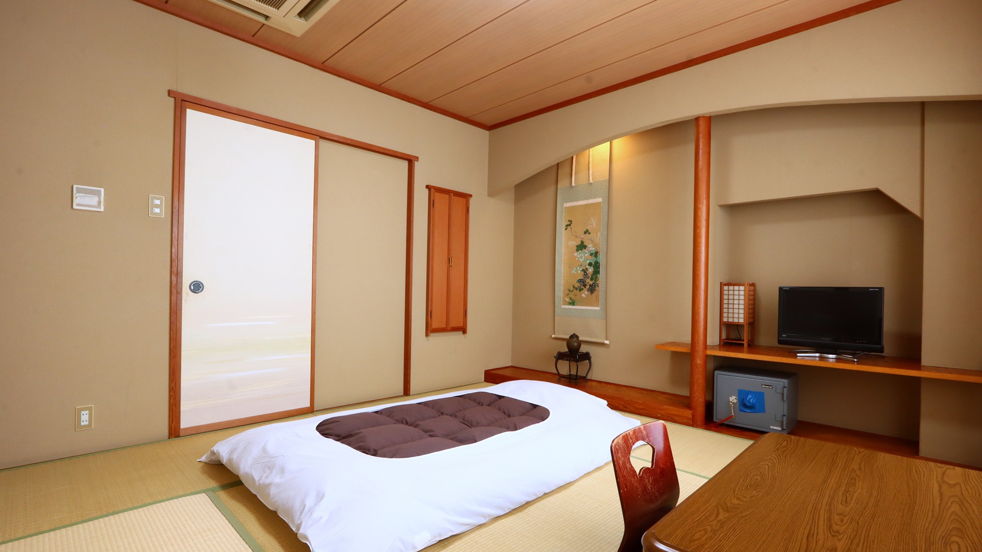 高千穂　8畳バストイレ付