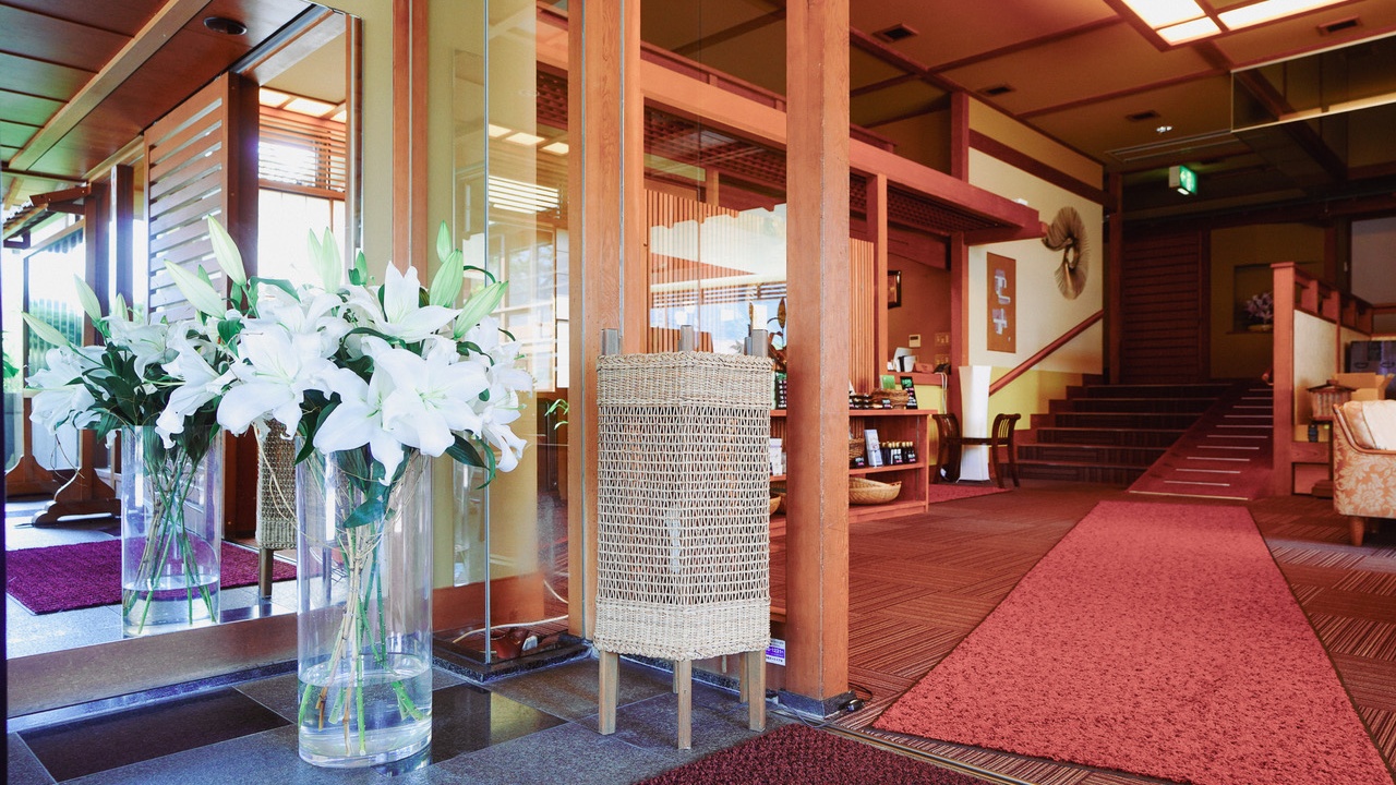 津南の特産品である百合を飾ってお客様をお迎えしております