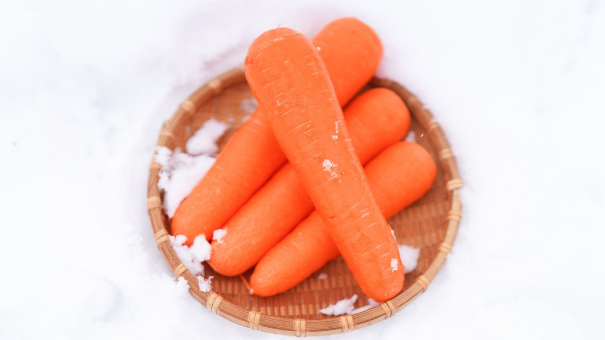 津南の雪の恵みをたっぷりと蓄えた雪下人参を期間限定でご提供しております。人参特有のえぐみが消え、甘みが増したフルーティーな味わいをお楽しみください。