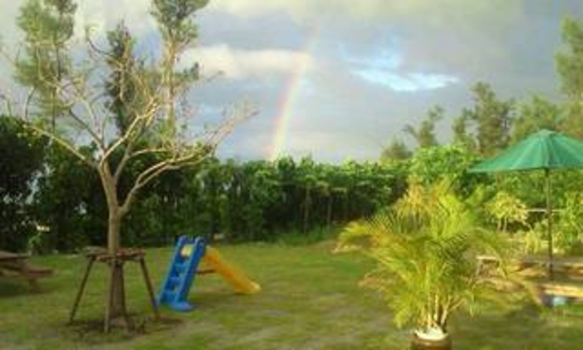 お庭からの虹