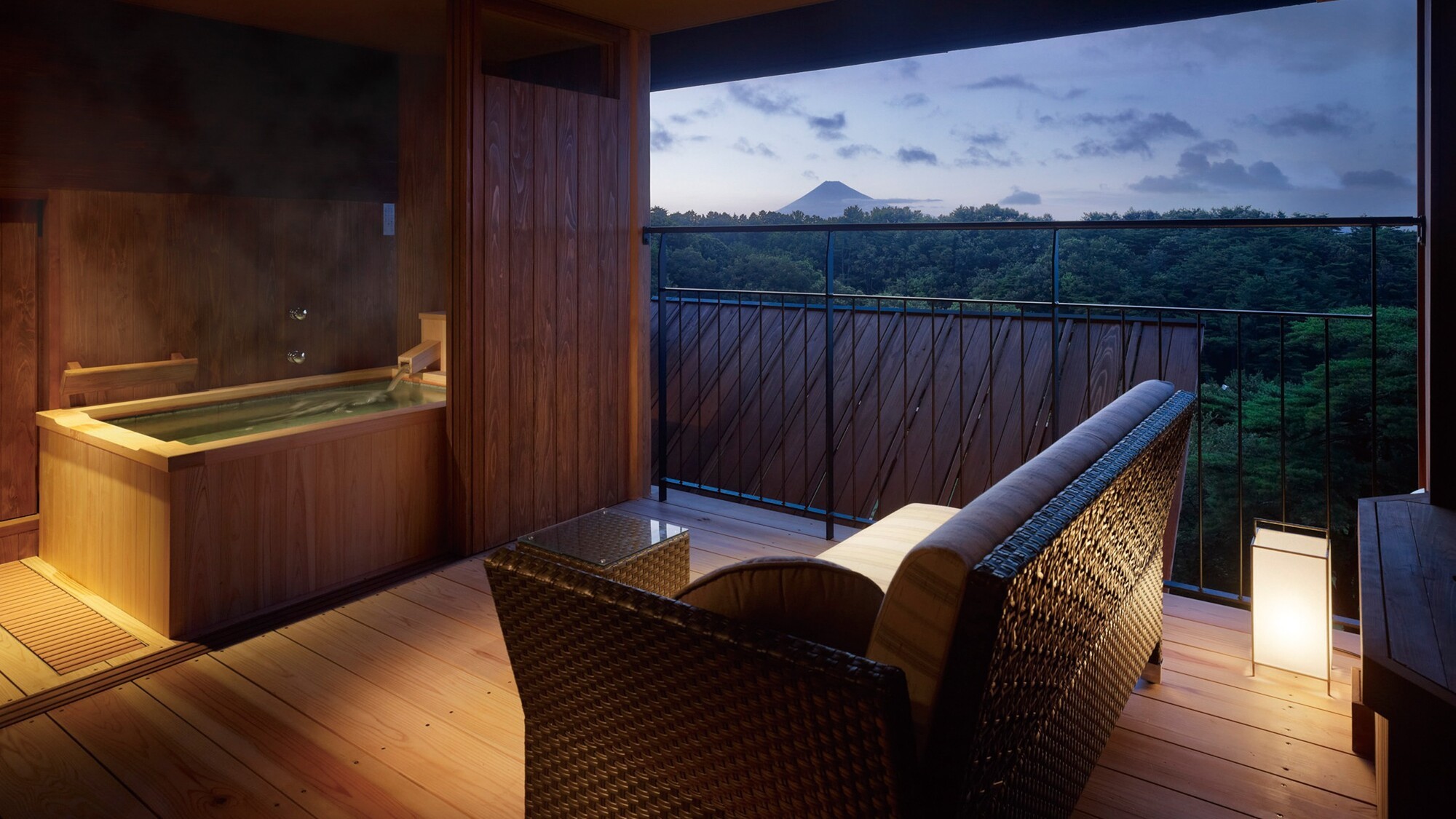 【富士山側】温泉露天風呂付〈和洋室／２ベッド/テラス付〉