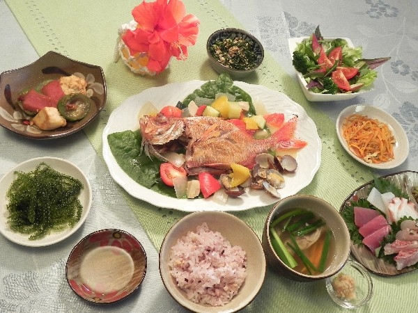沖縄料理が楽しめる２食付き！