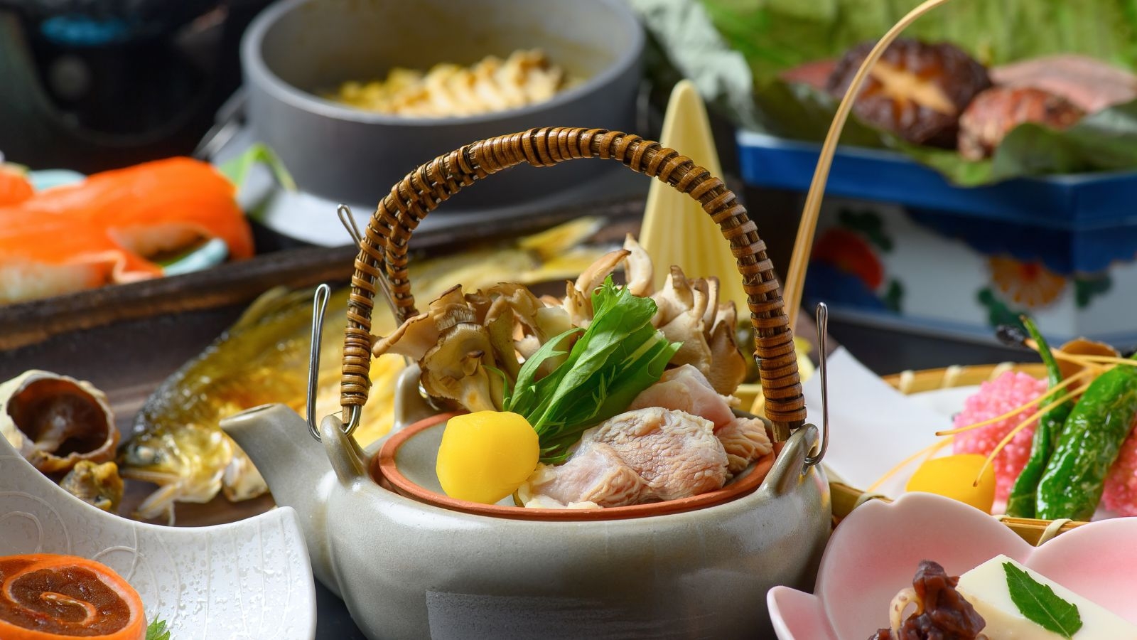 【1室限定】2025年リニューアル！32平米の特別室｜旬の食材を使った御膳料理＆朝食ハーフビュッフェ