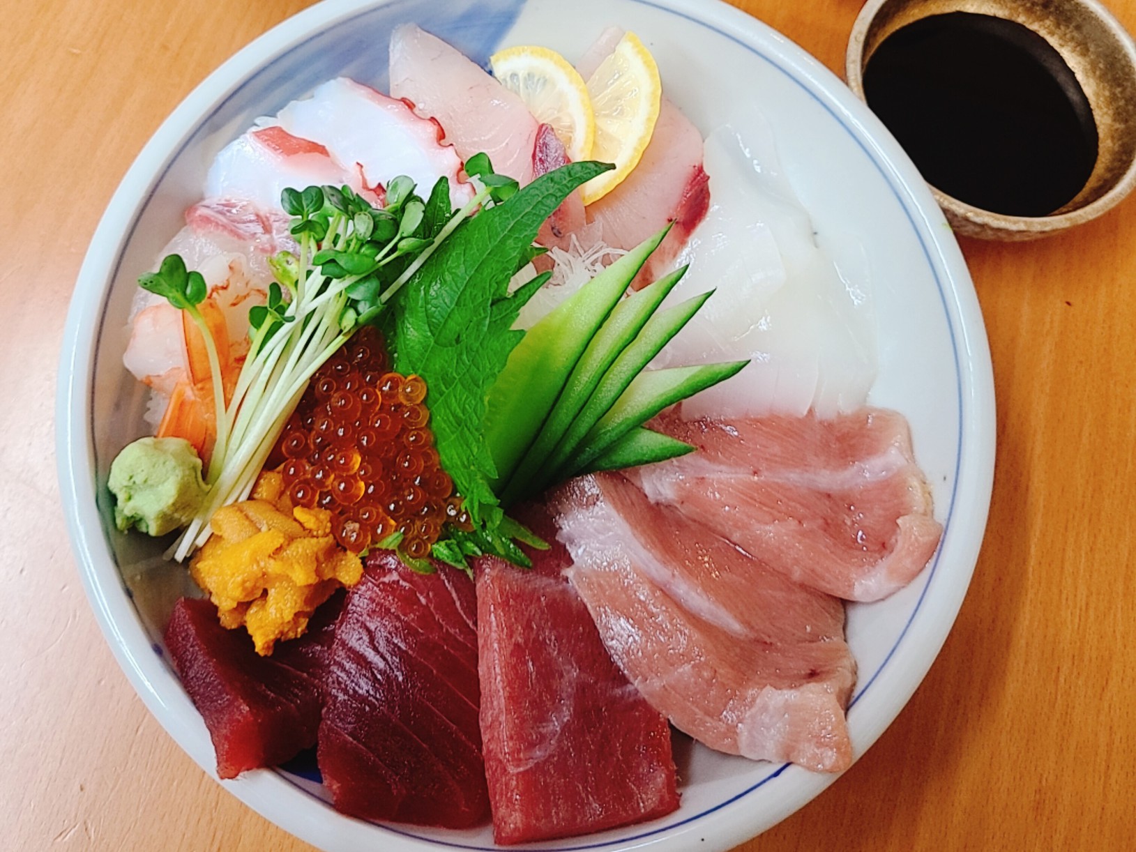 お部屋おまかせ・海鮮丼ともつ鍋セット＆和朝食＆おにぎり弁当