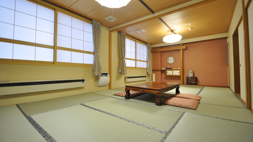 【客室：和室15畳】5名様までご利用いただける広々とした和室です。