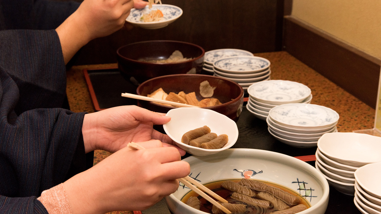 *【セルフのお惣菜】お鍋と一緒に素朴なお惣菜も味わえる