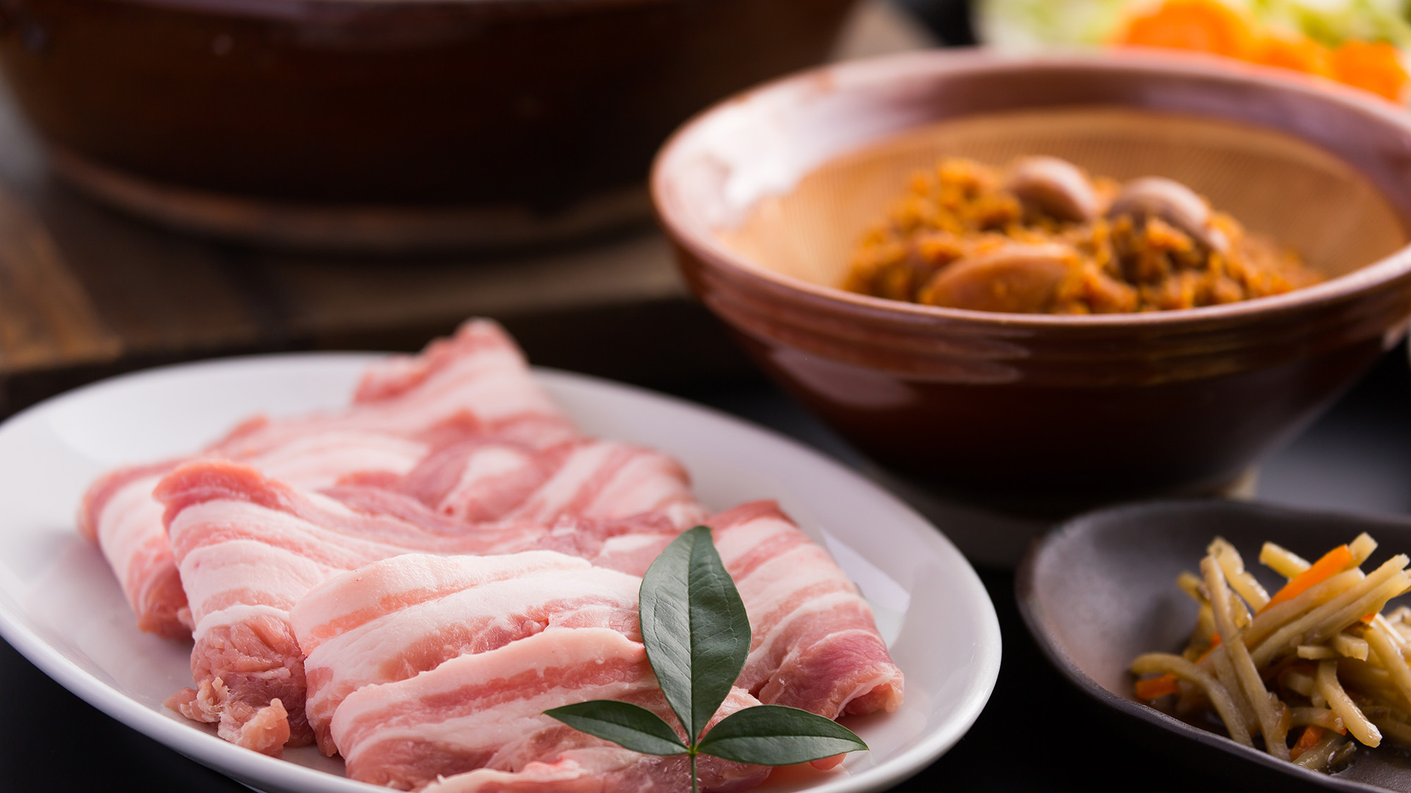 *【にんにく味噌鍋】お肉は豚肉・鶏肉のいずれかお好みのお肉をお選びいただけます。