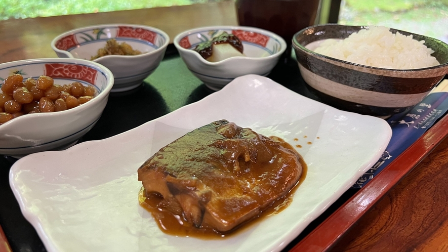 *【サバの味噌煮定食】こだわりの味噌で炊き上げております。