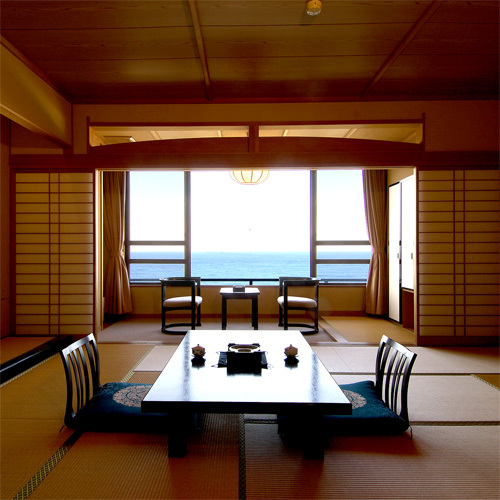 Japanese-style room with a panoramic view of the Sea of Japan